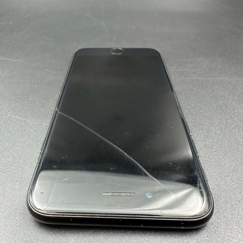 iPhone SE (2nd Generation) 64GB Black (Cracked Screen)