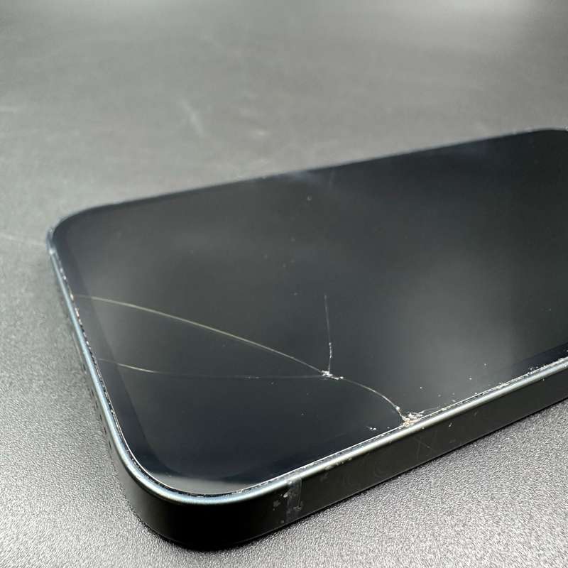 iPhone 13 128GB Midnight (Cracked Screen)