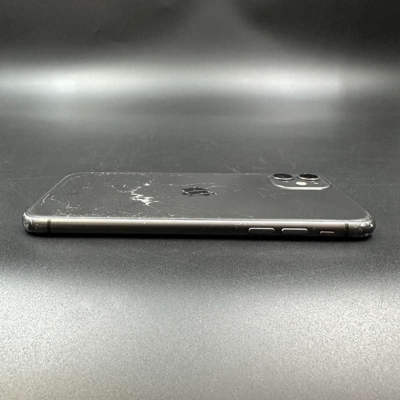 iPhone 11 64GB Black (Cracked Back)