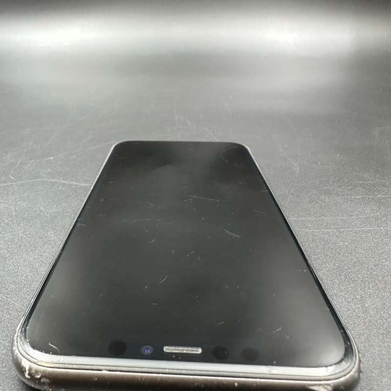 iPhone 11 64GB Black (Cracked Back)