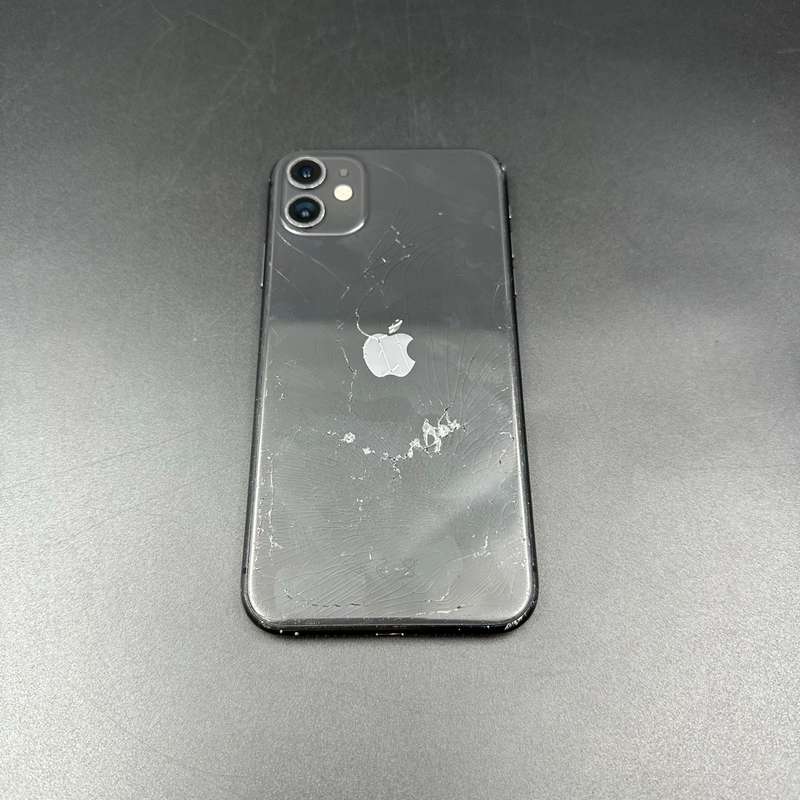 iPhone 11 64GB Black (Cracked Back)