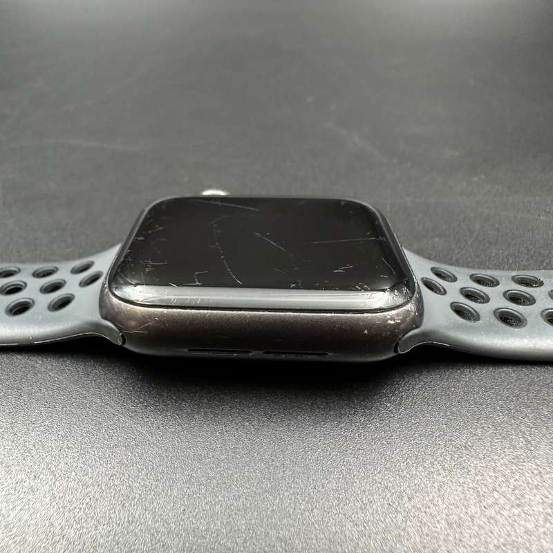 Apple Watch Series 6 40MM Space Grey