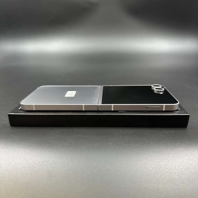 Samsung Z Flip 6 256GB Silver Shadow