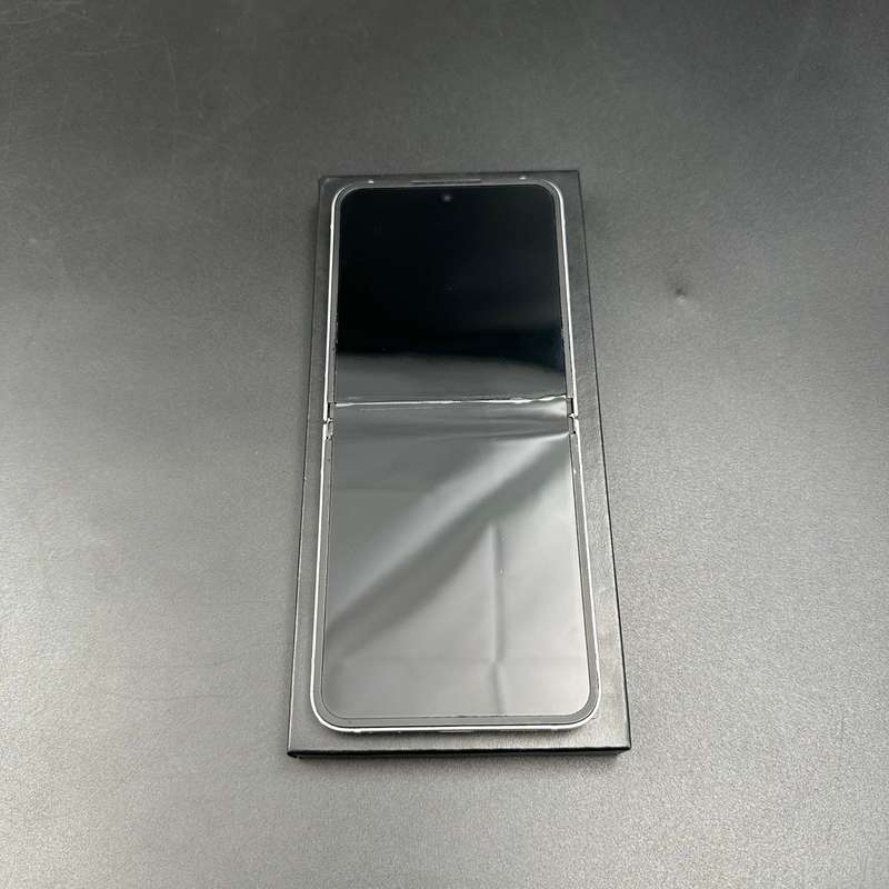 Samsung Z Flip 6 256GB Silver Shadow