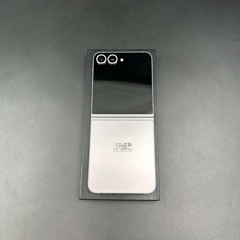 Samsung Z Flip 6 256GB Silver Shadow