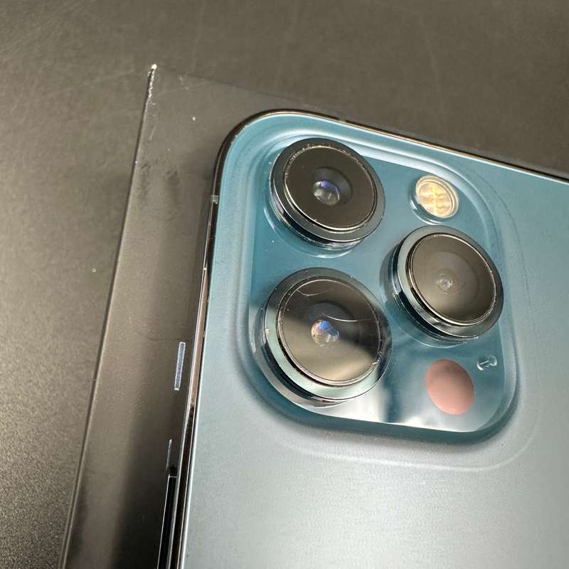 iPhone 12 Pro Max 256GB Pacific Blue (Cracked Screen)