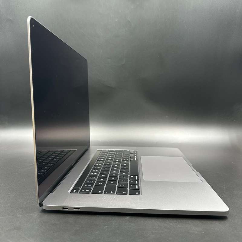 Macbook Pro 16" 2019 | 2,6GHz i7 | 16GB | 512GB Space Grey