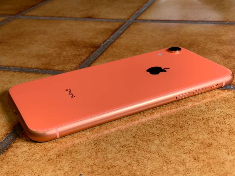 iPhone XR || 128GB || CORAL || Immaculate - Practcally NEW - Scratchless