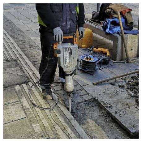 Ingco - Demolition Breaker / Hammer 1700W with 2 x Chisels and Carry Case