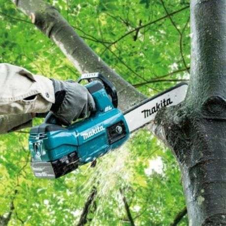 Makita - Cordless Chainsaw DUC302Z - Including 2 x Battery and 1 x Charger