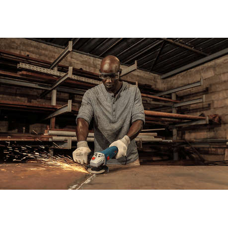 Bosch GWS 700 Angle Grinder and 3 Bosch Cutting Discs for Metal