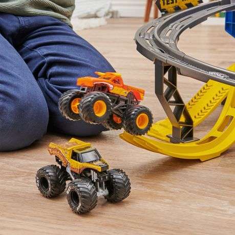 Monster Jam 1:64 Monster Garage Playset