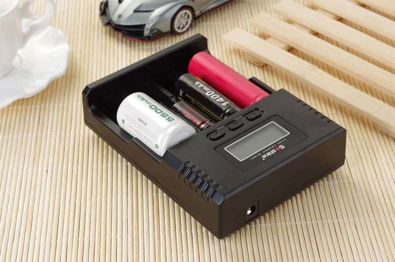 Soshine H4 LCD Li-ion/NiMH/LiFePO4 Battery Charger for 14500 18350 18650 26650 AA AAA C