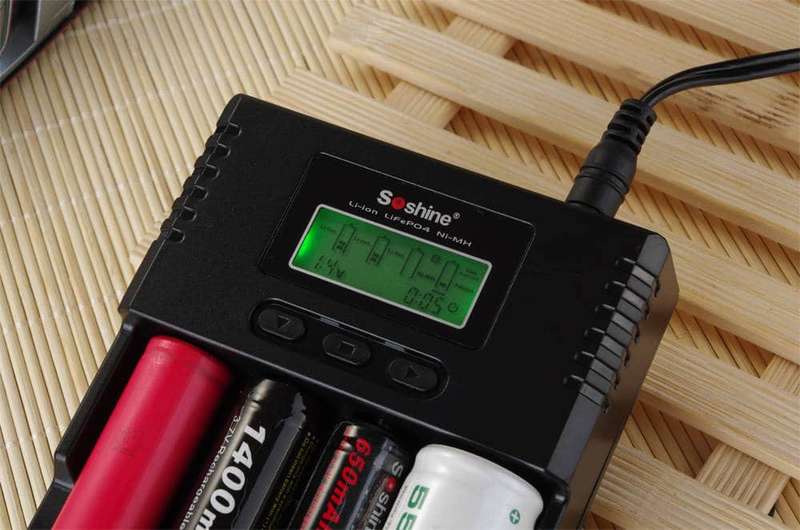 Soshine H4 LCD Li-ion/NiMH/LiFePO4 Battery Charger for 14500 18350 18650 26650 AA AAA C