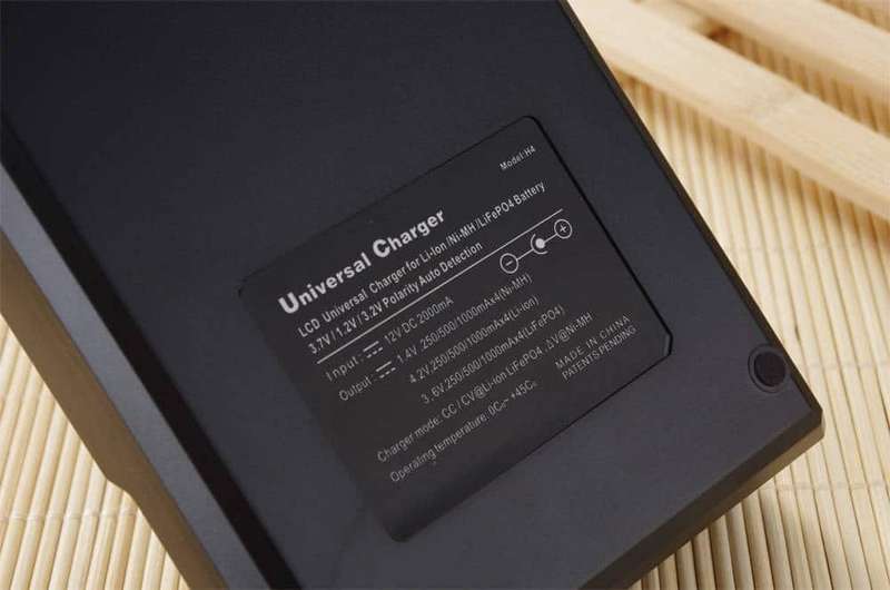 Soshine H4 LCD Li-ion/NiMH/LiFePO4 Battery Charger for 14500 18350 18650 26650 AA AAA C