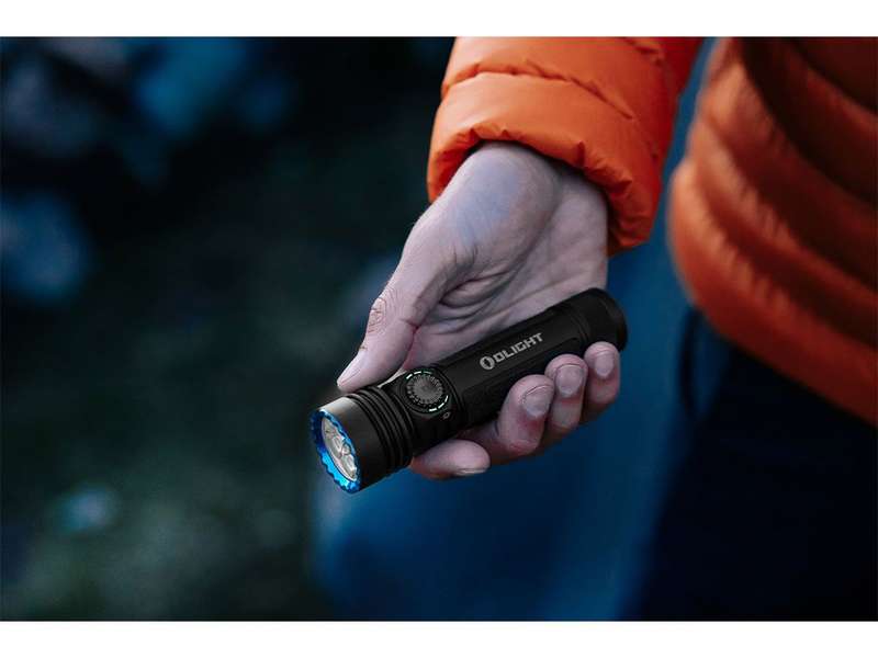 Olight Seeker 4 Pro Rechargeable LED Flashlight - 4600 Lumens - Cool White - Includes 1 x 21700