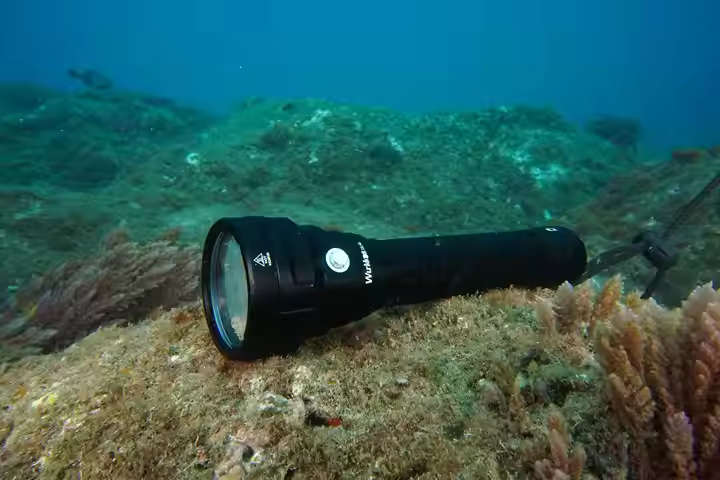 Wurkkos DL40 5000 Lumen 400m Throw Rechargeable Diving Flashlight with 2x 26650