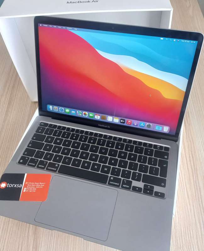 Macbook Air 13inch M1 Chip 7-Core 8GB RAM 256GB (Pre-Owned)