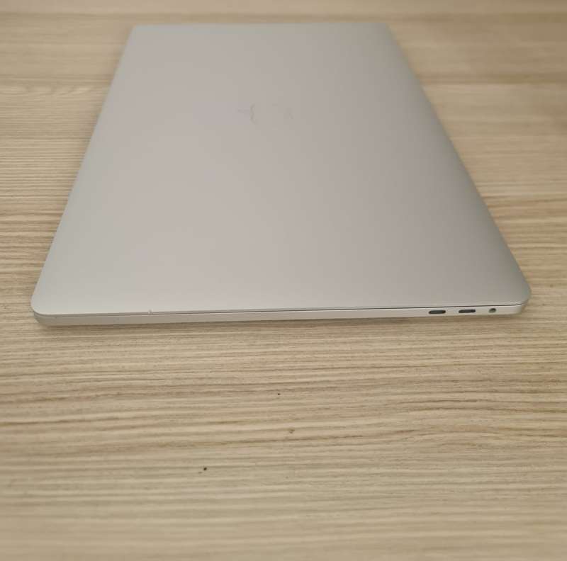 Macbook Pro 16inch Retina Touchbar 8-Core i9 32GB RAM 1TB SSD (Pre-Owned)