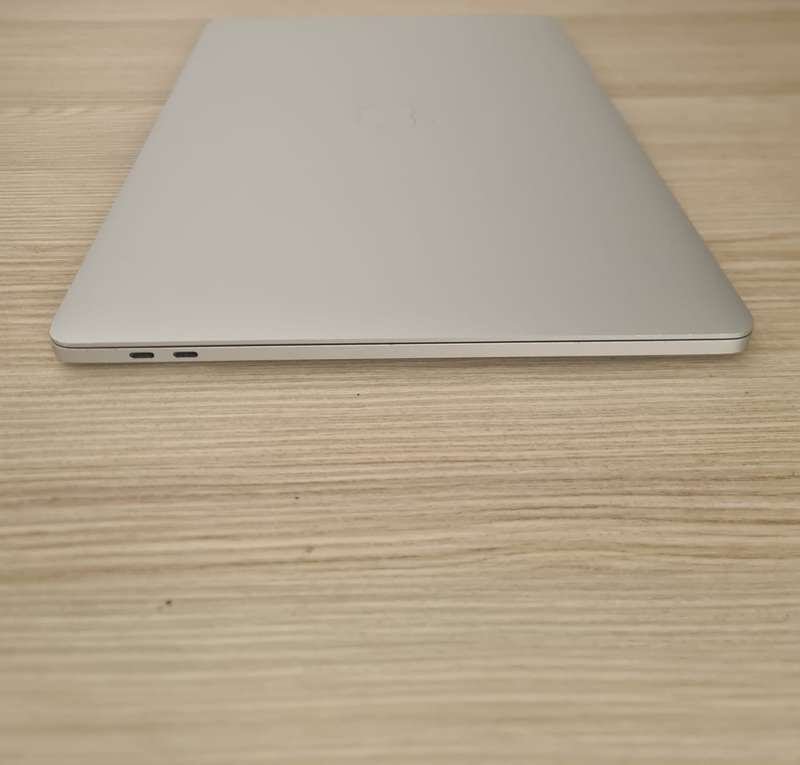 Macbook Pro 16inch Retina Touchbar 8-Core i9 32GB RAM 1TB SSD (Pre-Owned)