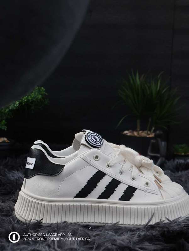 Carioca Court C Sneaker - Black Stripes