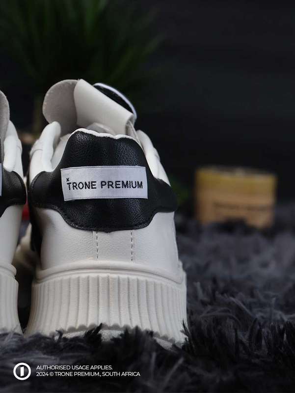 Carioca Court C Sneaker - Black Stripes