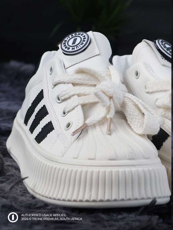 Carioca Court C Sneaker - Black Stripes