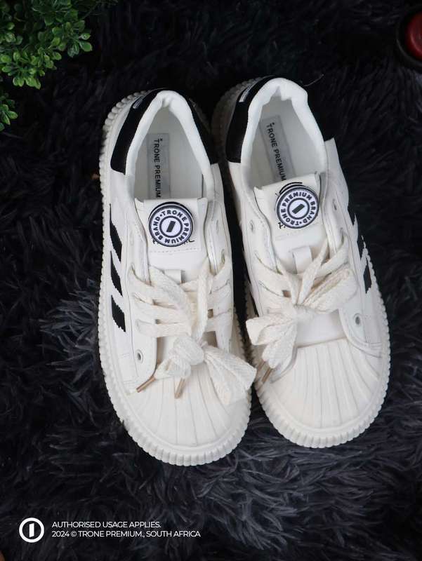 Carioca Court C Sneaker - Black Stripes