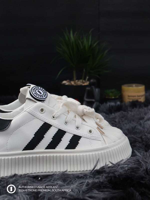 Carioca Court C Sneaker - Black Stripes