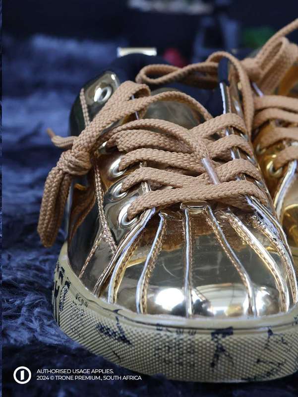 Glossy Glacia II Sneakers - Gold
