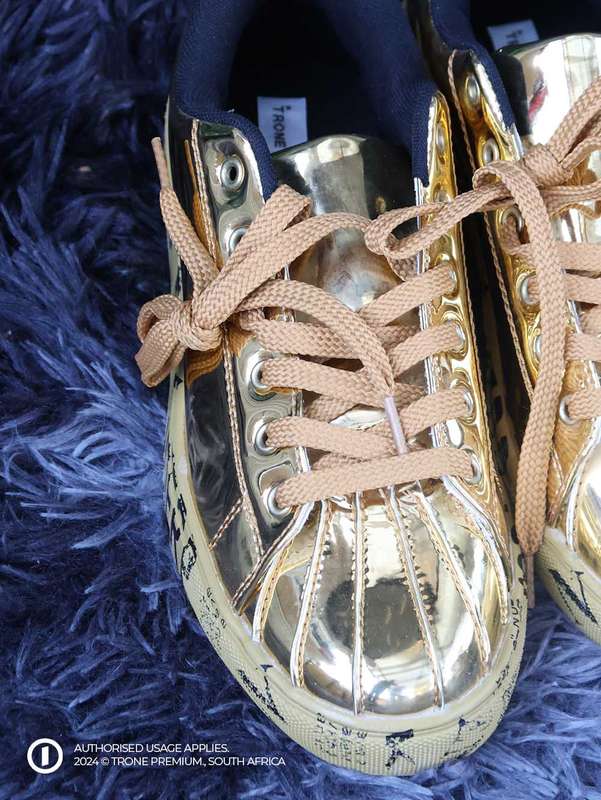 Glossy Glacia II Sneakers - Gold