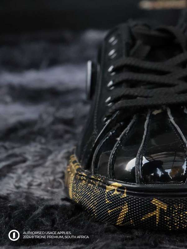 Glossy Glacia II Sneakers - Black