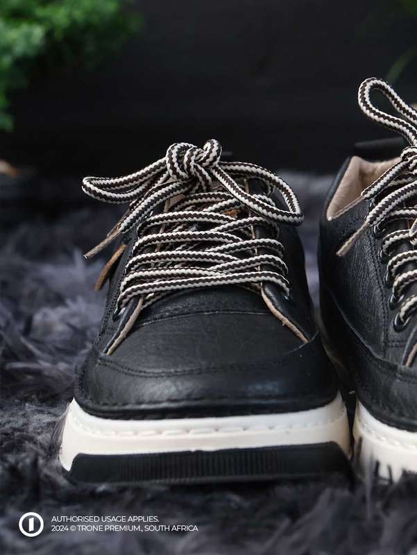 Grit Leather Laced Sneaker - Black