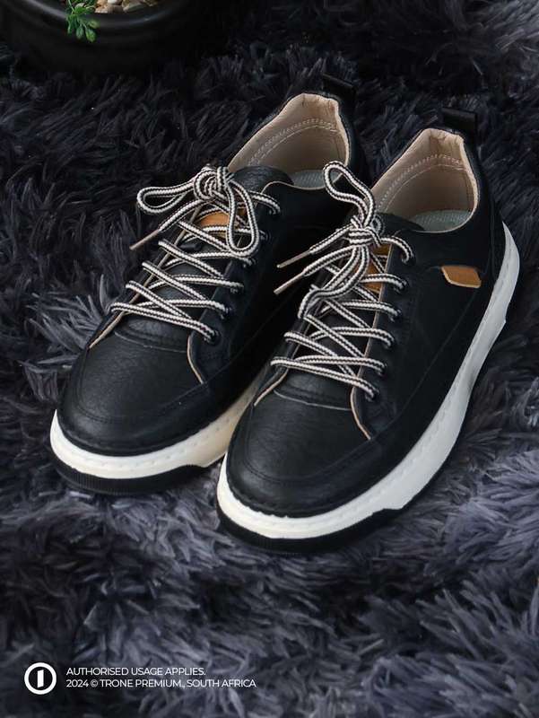 Grit Leather Laced Sneaker - Black