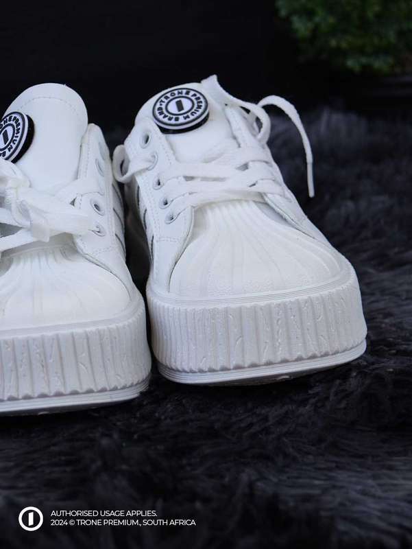 Carioca Court C Sneaker - White Stripes