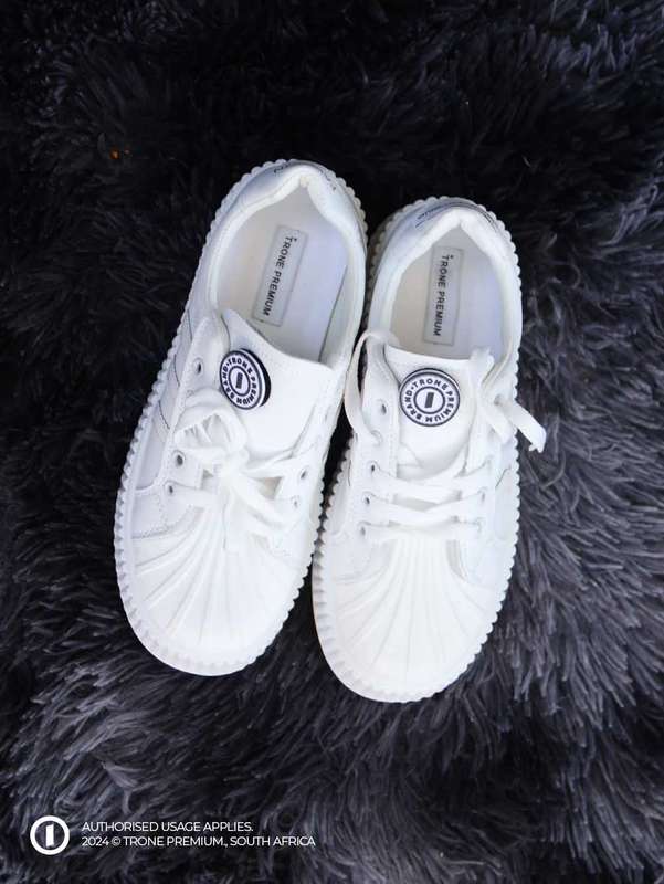 Carioca Court C Sneaker - White Stripes