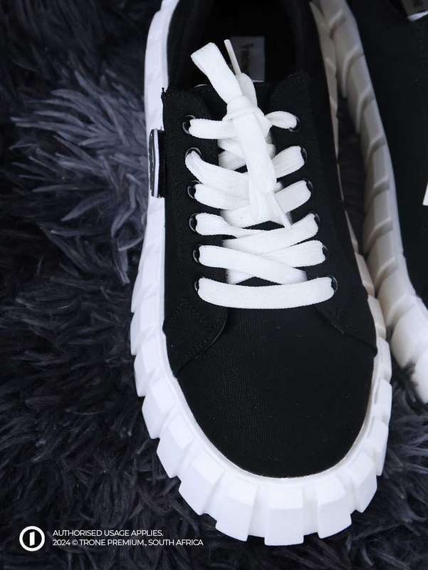 Trone Evoke Chuck Sneakers - Black