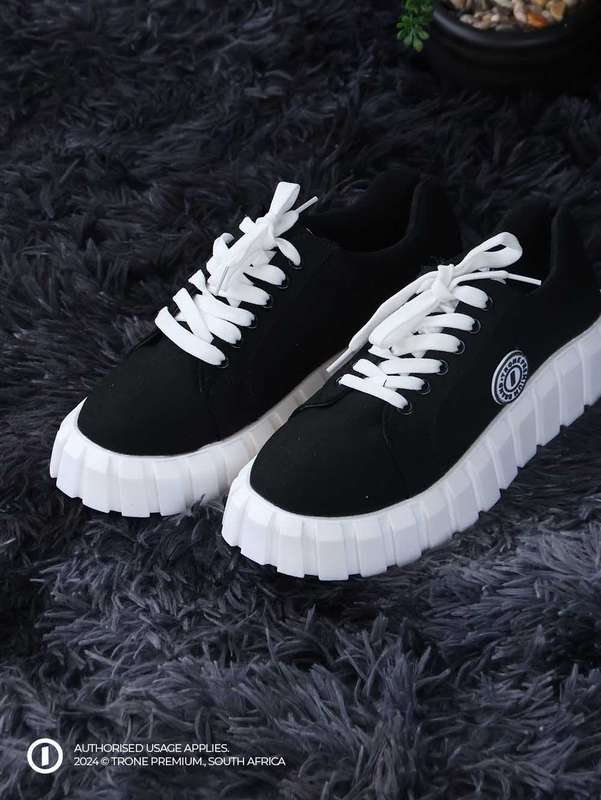 Trone Evoke Chuck Sneakers - Black