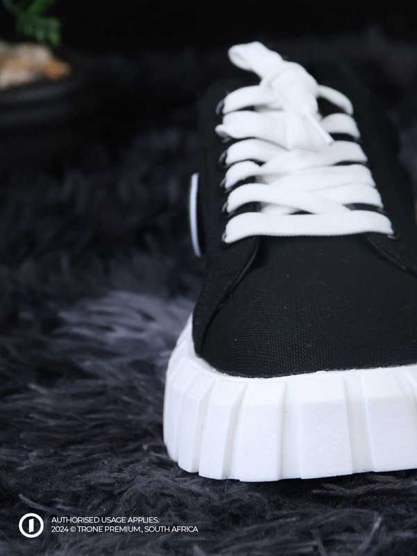 Trone Evoke Chuck Sneakers - Black