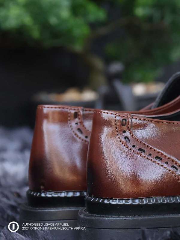 Trone Wing-tip Brogues - Brown