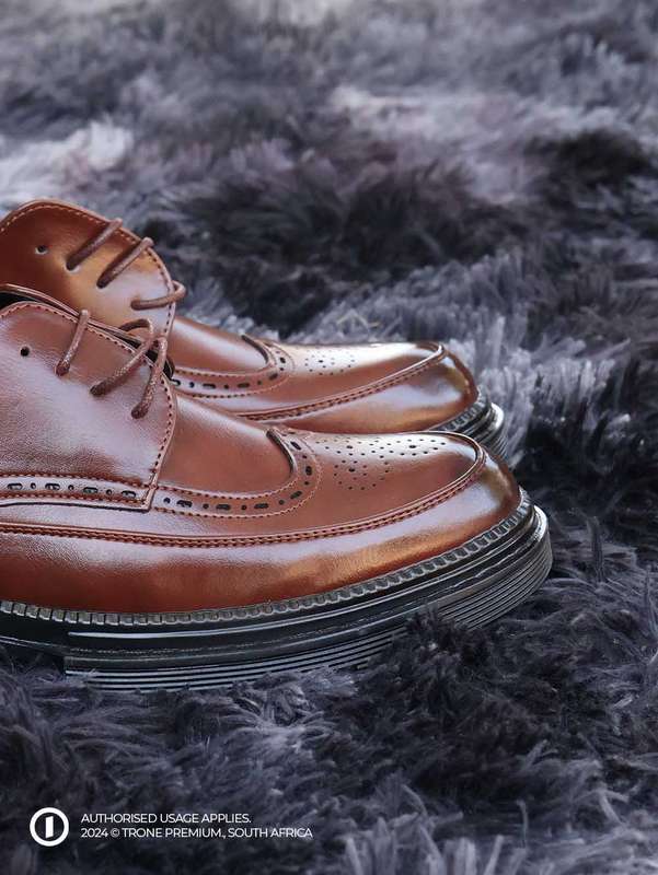 Trone Wing-tip Brogues - Brown