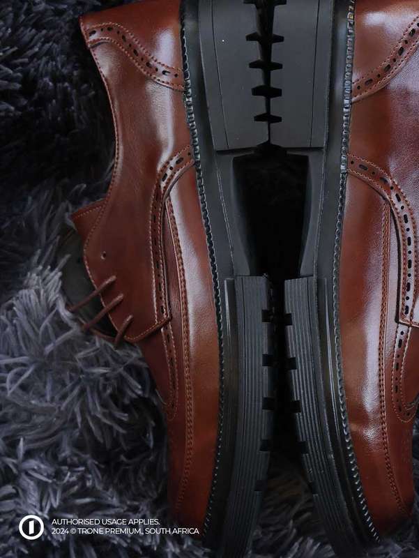 Trone Wing-tip Brogues - Brown