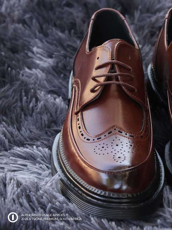 Trone Wing-tip Brogues - Brown