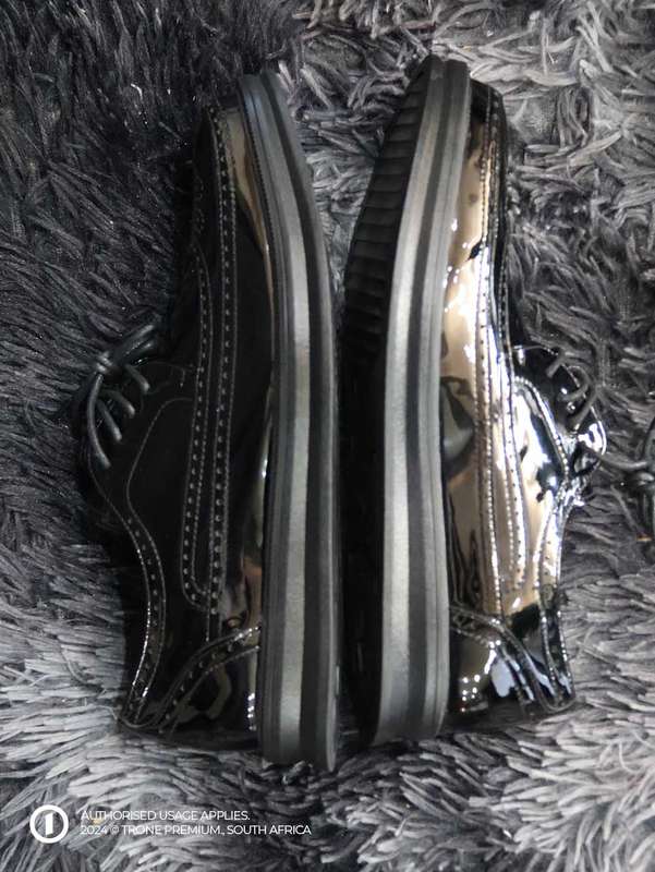 Trone Carrington Loafers - Gloss Black