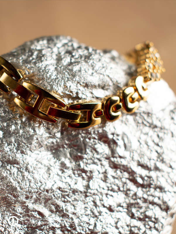 Premium Stone Laced - Gold Watch