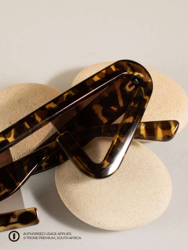 Trone Eluvie Shades