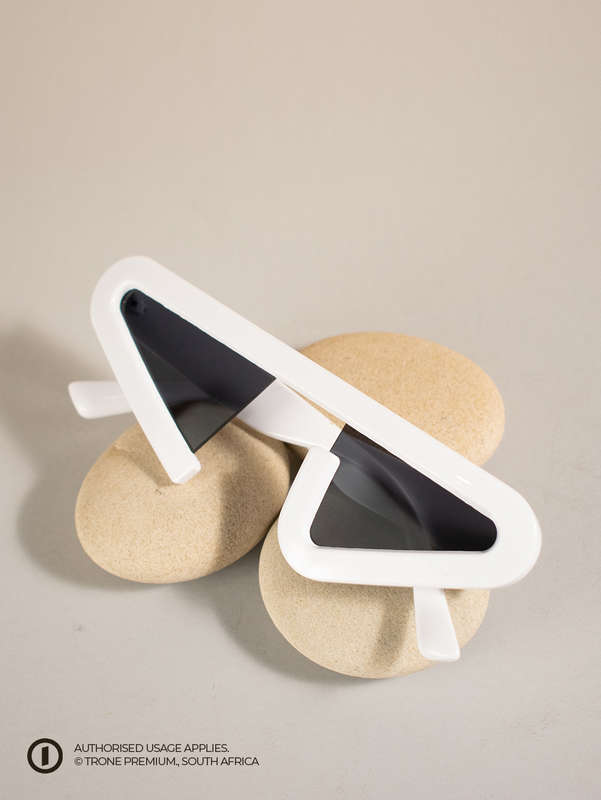Trone Eluvie Shades