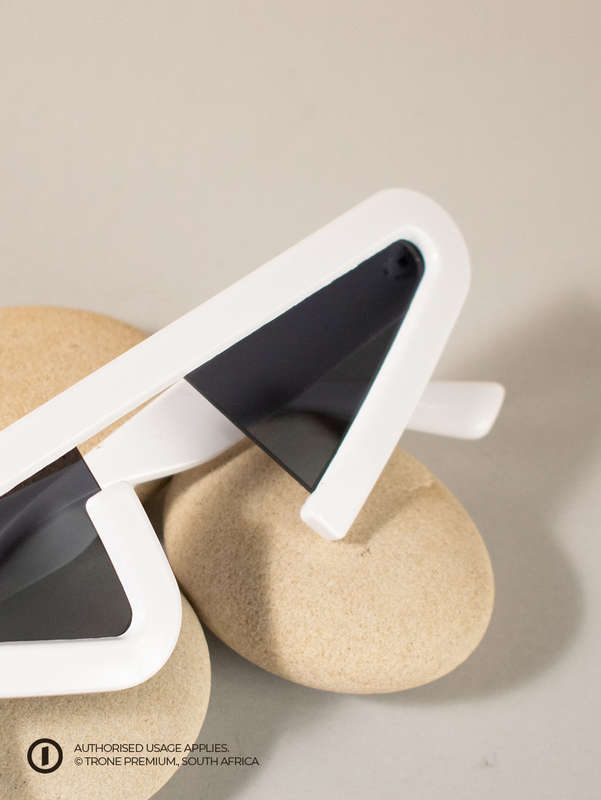 Trone Eluvie Shades