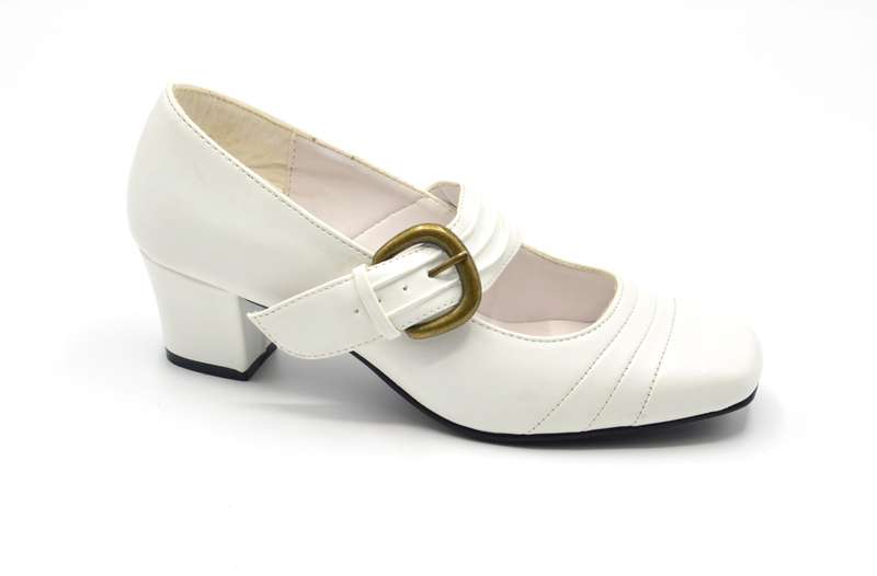 Fantique Square Toe Block Heel Courts with Buckle