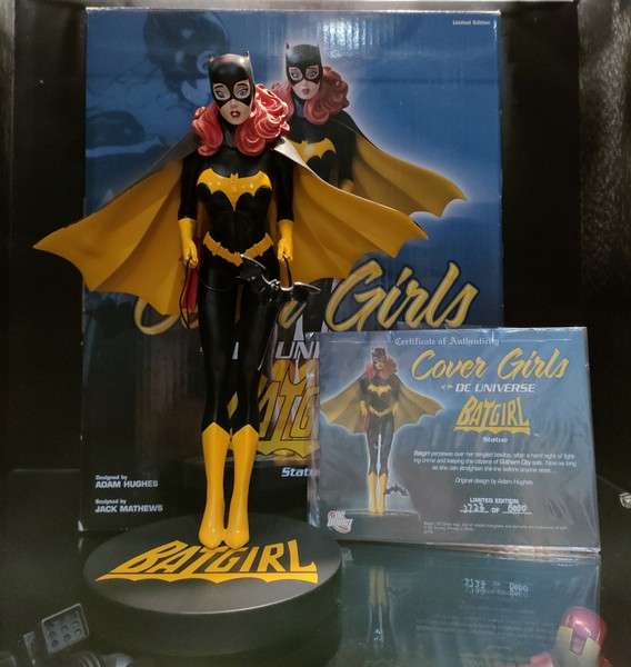 Cover Girls Batgirl Statue